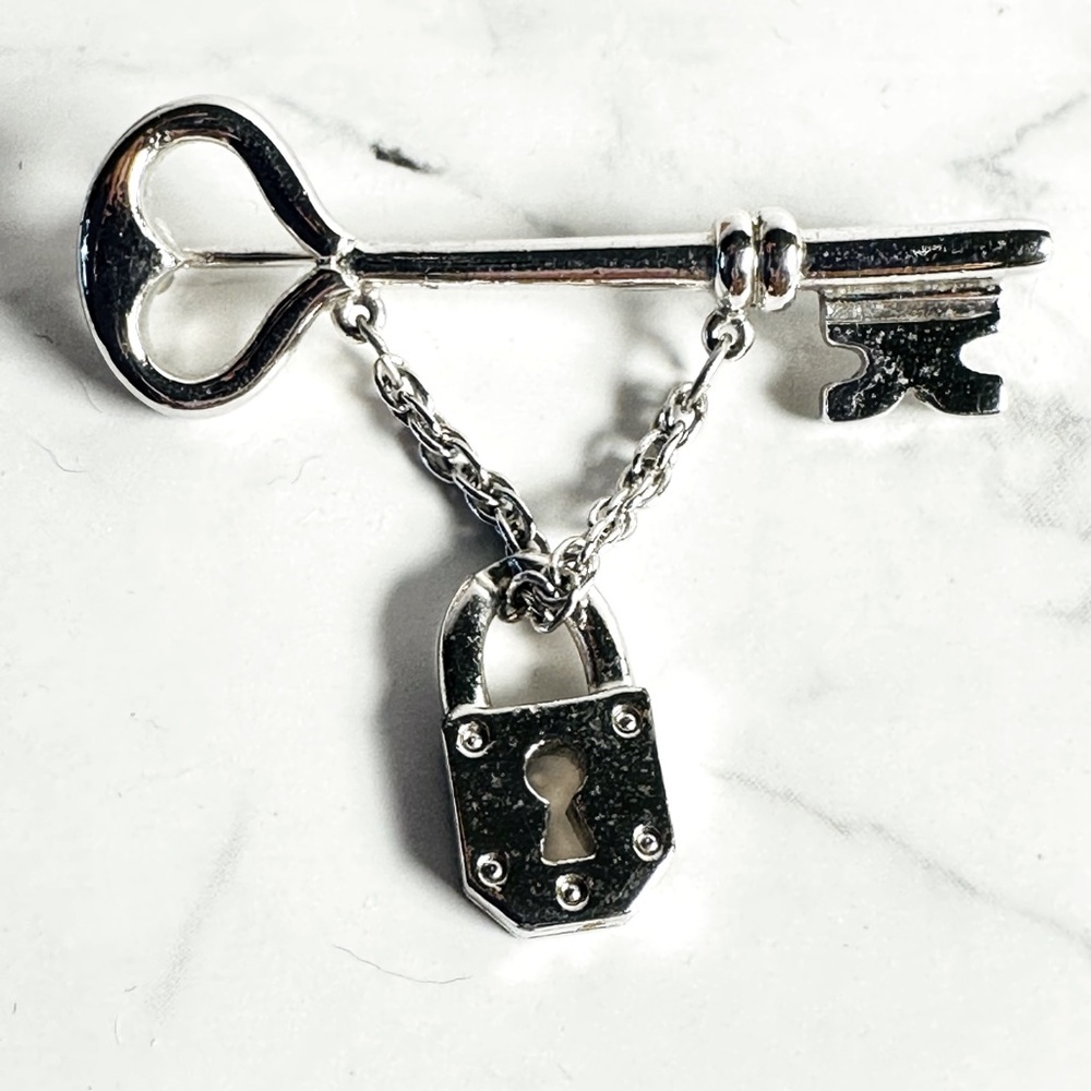 Crown Trifari Skeleton Key and Lock Brooch Silvertone. Excellent vintage pin